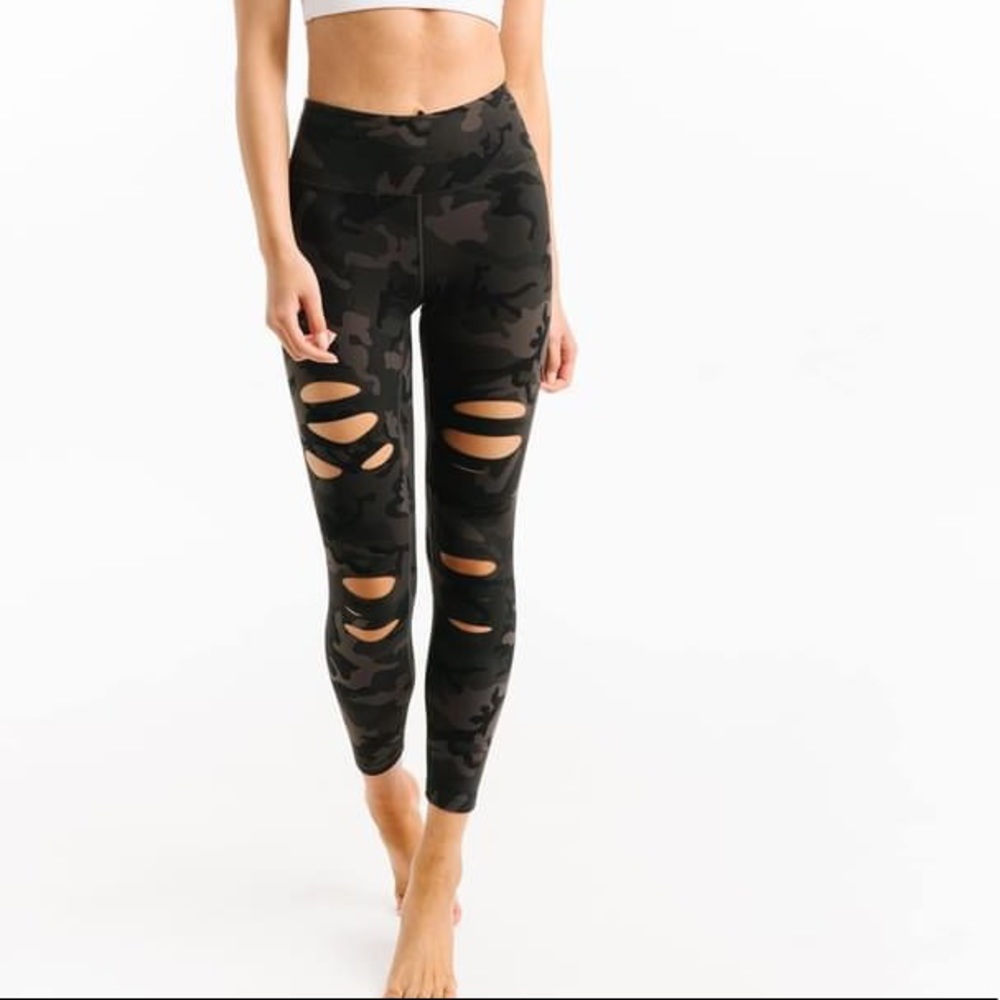 Zyia camo slash leggings